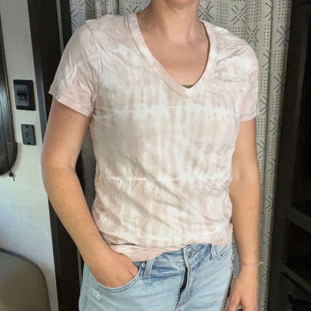 Favorite v neck tee